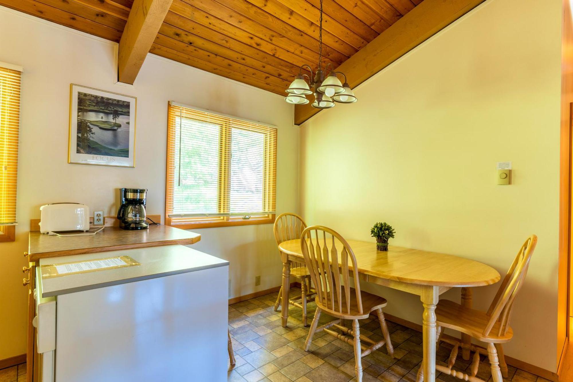 Gray Wolf Condos At Whitefish Room photo