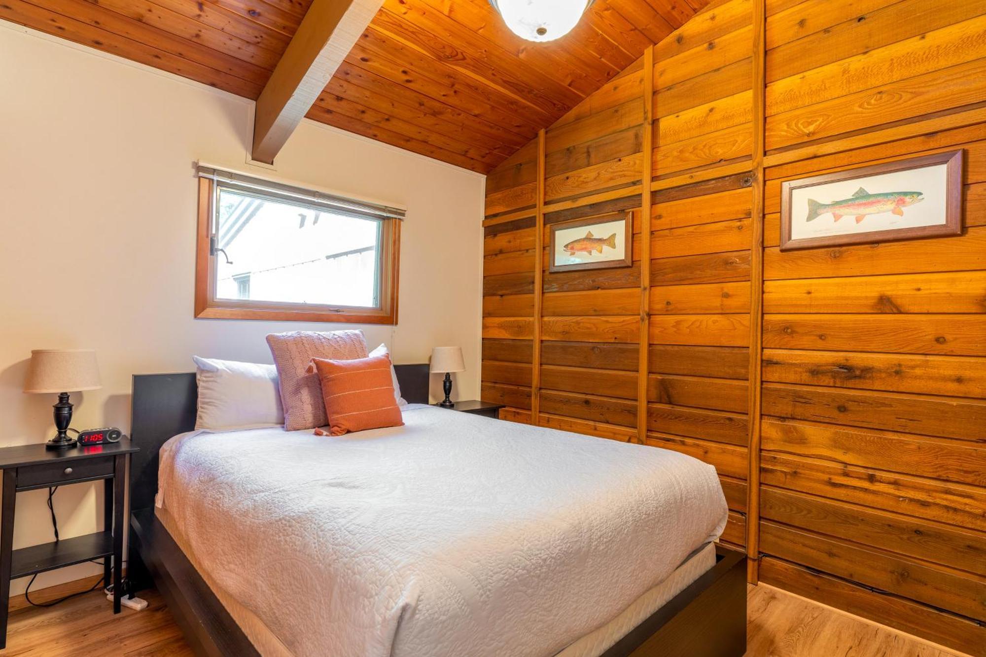 Gray Wolf Condos At Whitefish Room photo