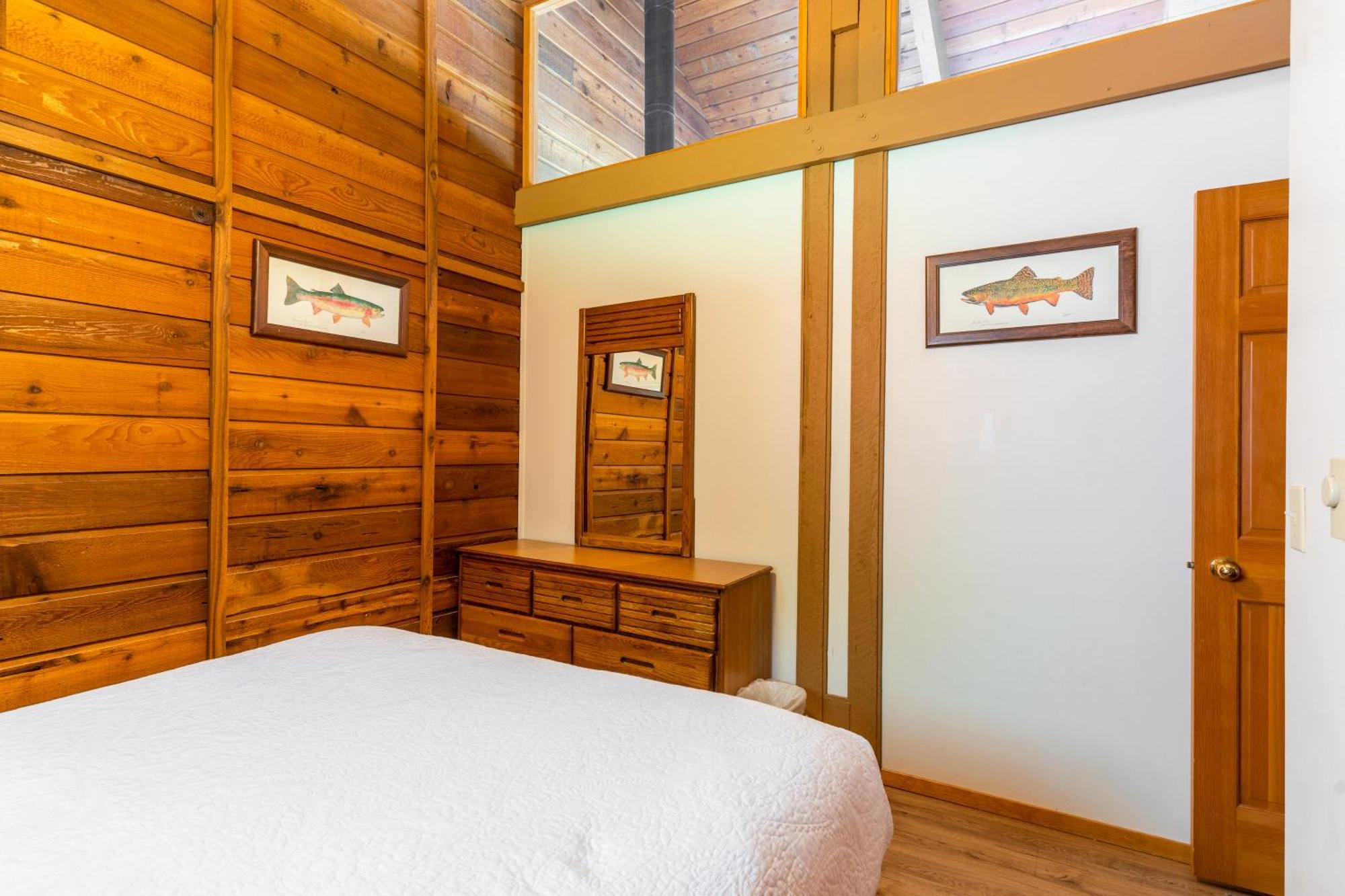 Gray Wolf Condos At Whitefish Room photo
