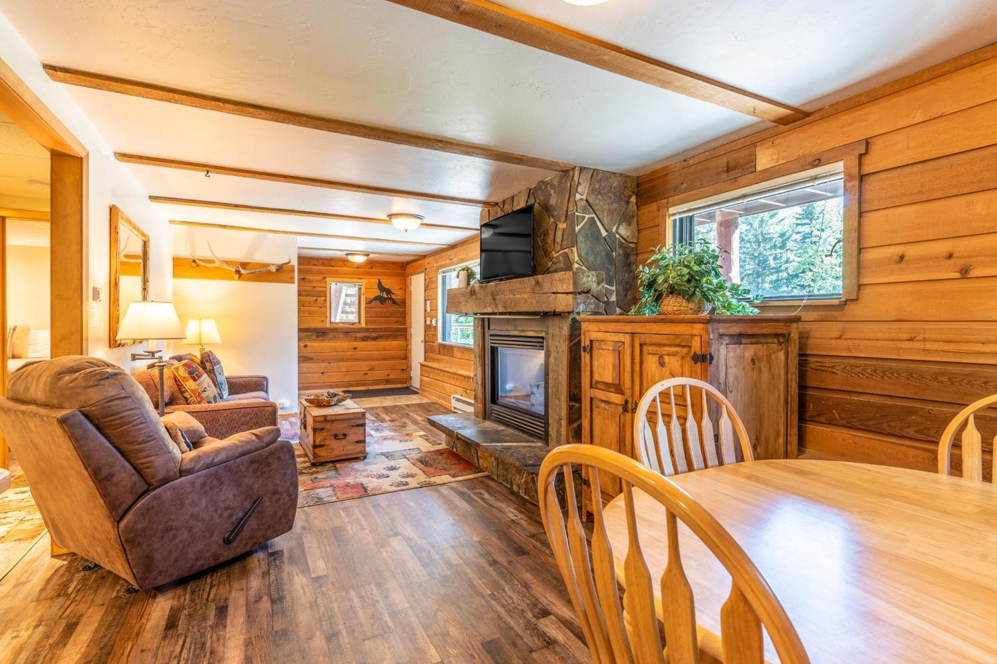 Gray Wolf Condos At Whitefish Room photo