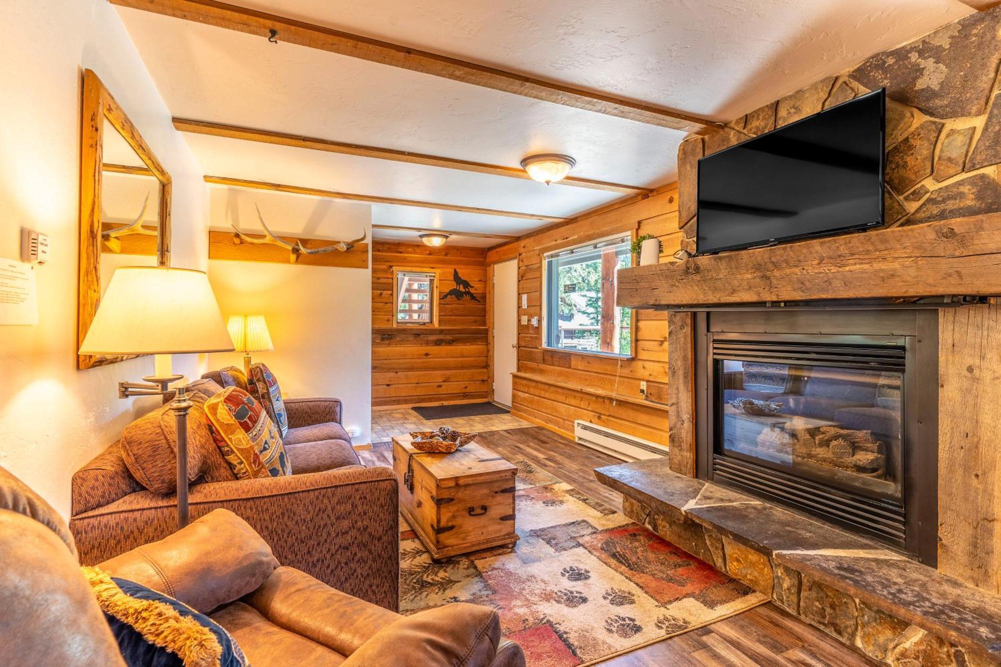 Gray Wolf Condos At Whitefish Room photo