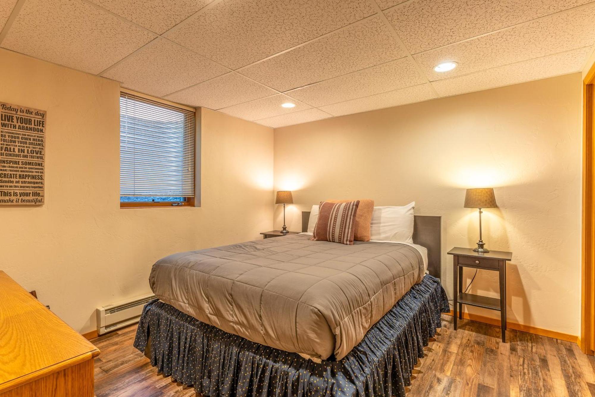 Gray Wolf Condos At Whitefish Room photo