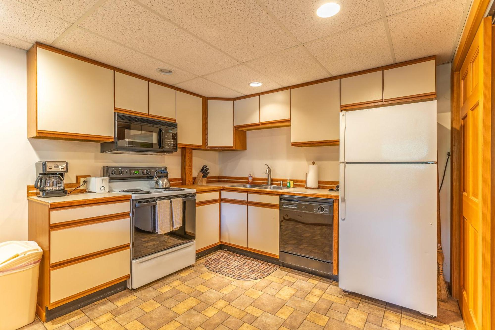 Gray Wolf Condos At Whitefish Room photo